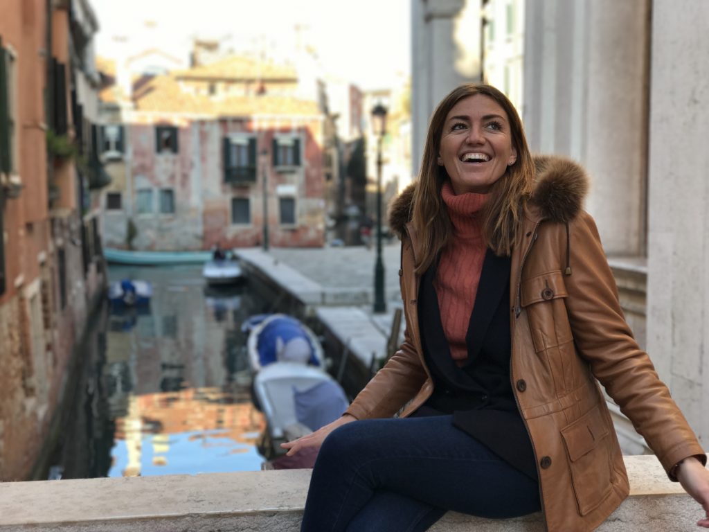 città