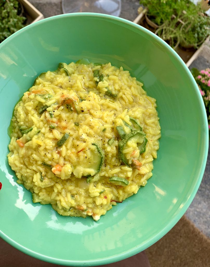 Risotto con zucchine, fiori di zucca, zafferano e ricotta ...